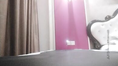 【推油少年】良家人妻找刺激，给老公戴绿帽的一天，露脸，采耳按摩自慰啪啪，这享受真是刺激！ (1)