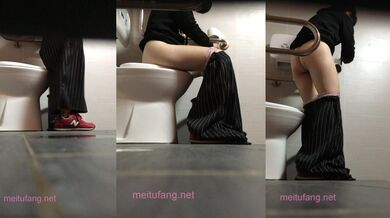 游乐场女厕青春高颜值偷拍嘘嘘系列第四集个个都是年轻貌美的妞 (4)